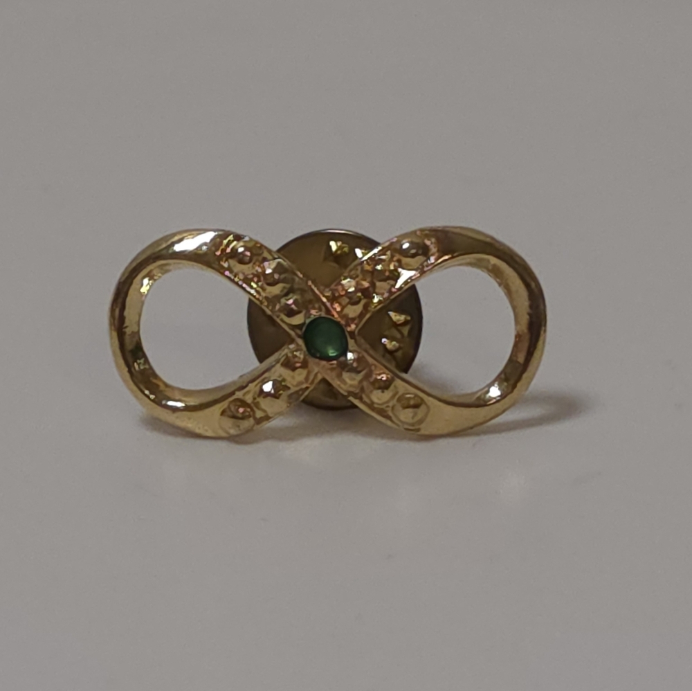 Vintage Hattie Carnegie Infinity Loop Tie Tac Lapel Pin Gold Tone Green Stone